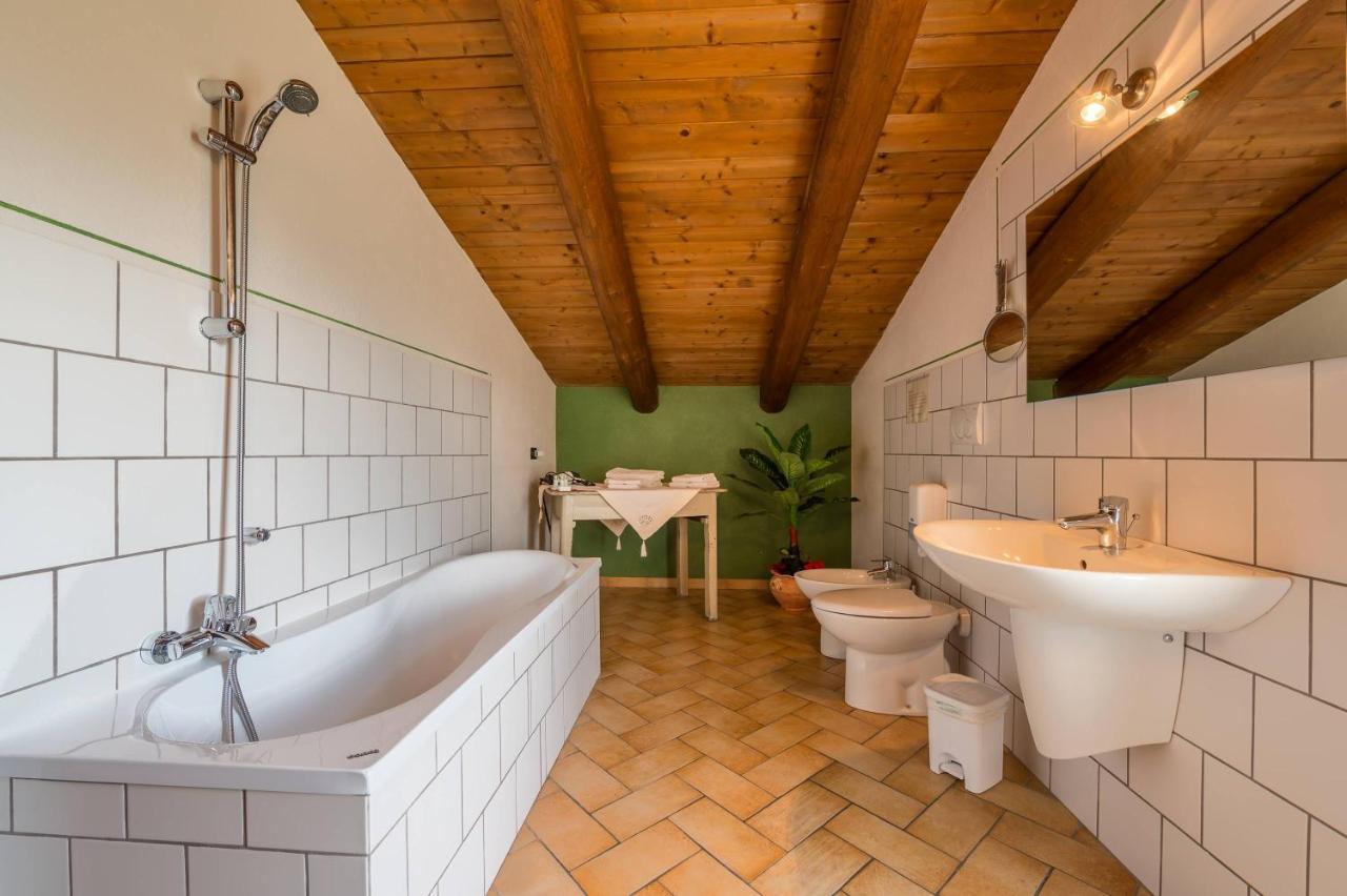 Вилла Agriturismo Il Nido Di Bacco Салуццо Экстерьер фото